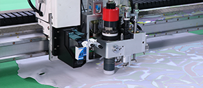 RT Receiving table with waste collection box