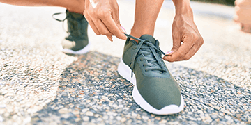 Shoes lining material cutting